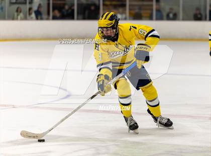 Thumbnail 2 in Hartland vs Clarkston (KV Thanksgiving Invite Championship) photogallery.