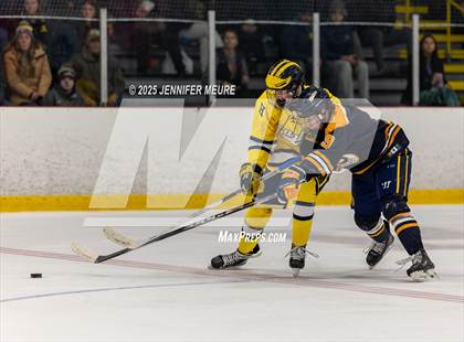 Thumbnail 3 in Hartland vs Clarkston (KV Thanksgiving Invite Championship) photogallery.