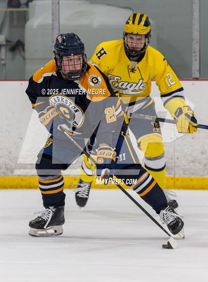 Thumbnail 3 in Hartland vs Clarkston (KV Thanksgiving Invite Championship) photogallery.