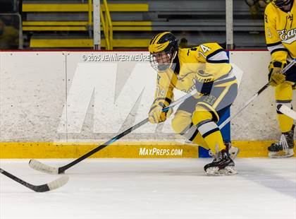 Thumbnail 3 in Hartland vs Clarkston (KV Thanksgiving Invite Championship) photogallery.