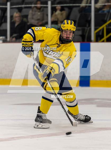 Thumbnail 2 in Hartland vs Clarkston (KV Thanksgiving Invite Championship) photogallery.