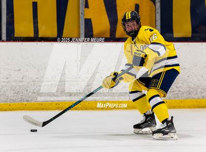 Thumbnail 3 in Hartland vs Clarkston (KV Thanksgiving Invite Championship) photogallery.