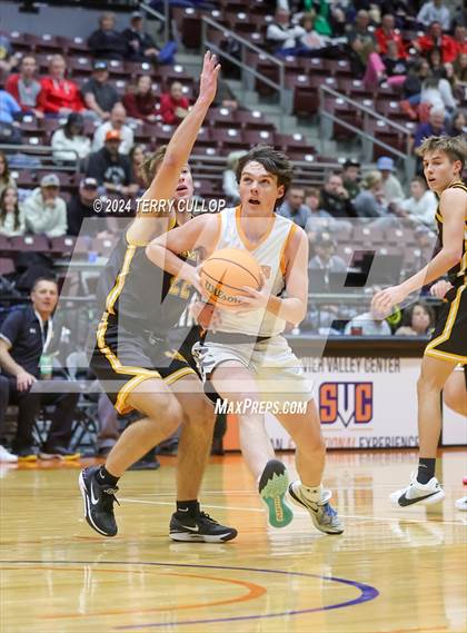 Thumbnail 2 in Union vs. Ogden (UHSAA 3A Quarterfinal) photogallery.