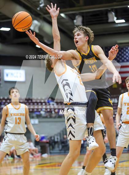 Thumbnail 1 in Union vs. Ogden (UHSAA 3A Quarterfinal) photogallery.