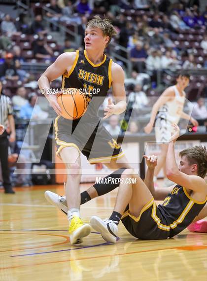 Thumbnail 3 in Union vs. Ogden (UHSAA 3A Quarterfinal) photogallery.