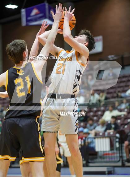 Thumbnail 2 in Union vs. Ogden (UHSAA 3A Quarterfinal) photogallery.
