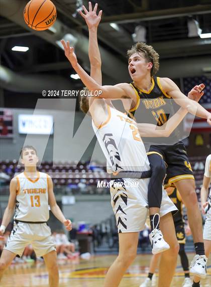Thumbnail 2 in Union vs. Ogden (UHSAA 3A Quarterfinal) photogallery.
