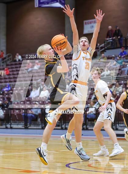 Thumbnail 2 in Union vs. Ogden (UHSAA 3A Quarterfinal) photogallery.