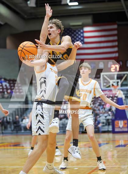 Thumbnail 2 in Union vs. Ogden (UHSAA 3A Quarterfinal) photogallery.