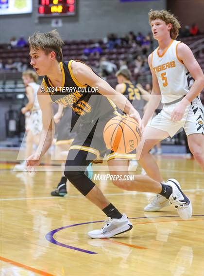 Thumbnail 3 in Union vs. Ogden (UHSAA 3A Quarterfinal) photogallery.