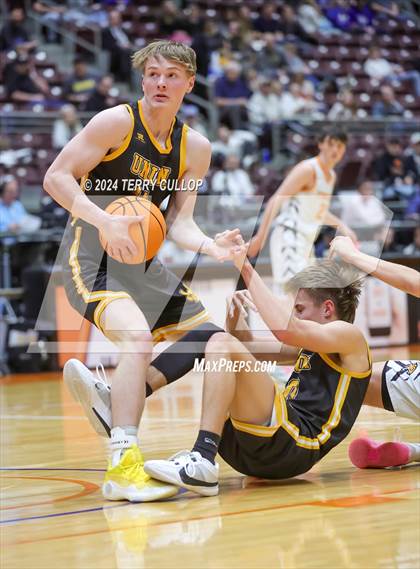 Thumbnail 2 in Union vs. Ogden (UHSAA 3A Quarterfinal) photogallery.