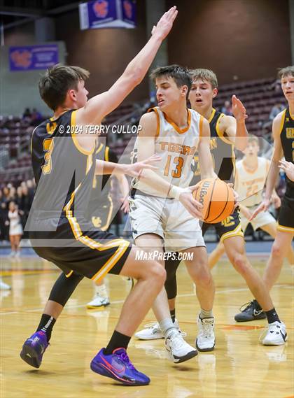 Thumbnail 2 in Union vs. Ogden (UHSAA 3A Quarterfinal) photogallery.