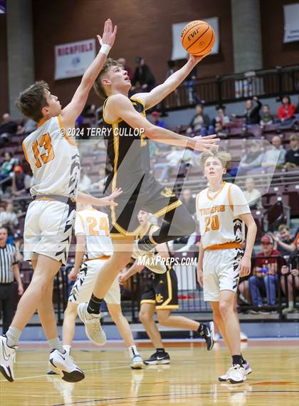 Thumbnail 3 in Union vs. Ogden (UHSAA 3A Quarterfinal) photogallery.