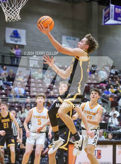 Thumbnail 2 in Union vs. Ogden (UHSAA 3A Quarterfinal) photogallery.