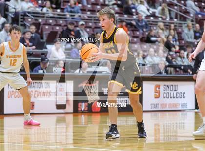 Thumbnail 2 in Union vs. Ogden (UHSAA 3A Quarterfinal) photogallery.