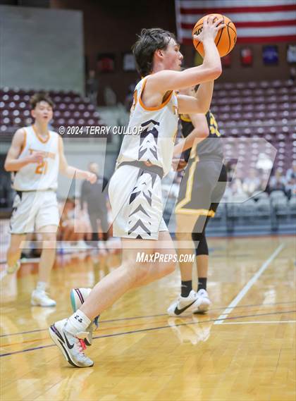 Thumbnail 3 in Union vs. Ogden (UHSAA 3A Quarterfinal) photogallery.