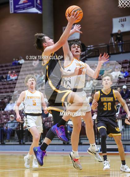Thumbnail 3 in Union vs. Ogden (UHSAA 3A Quarterfinal) photogallery.