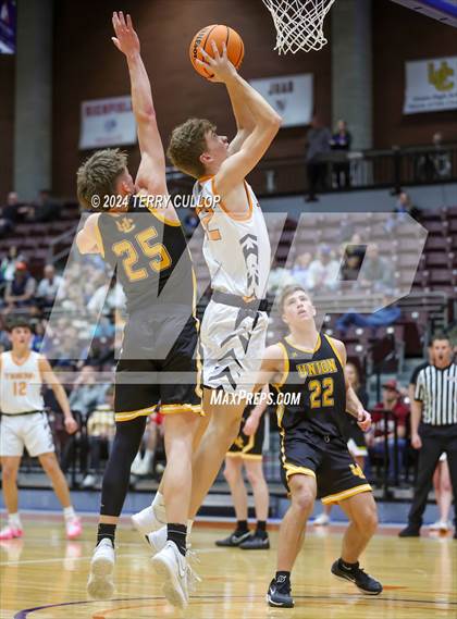 Thumbnail 2 in Union vs. Ogden (UHSAA 3A Quarterfinal) photogallery.