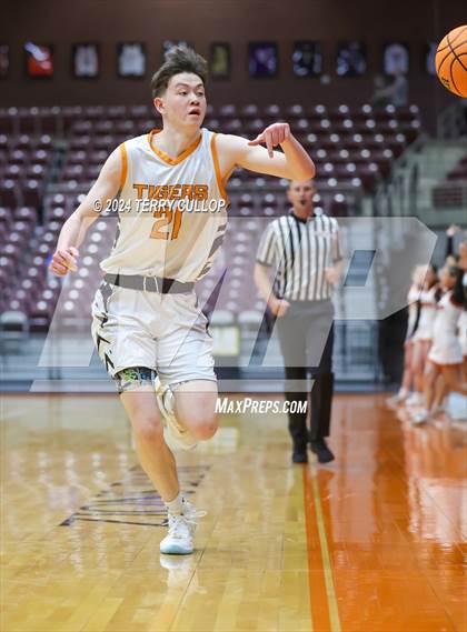 Thumbnail 2 in Union vs. Ogden (UHSAA 3A Quarterfinal) photogallery.