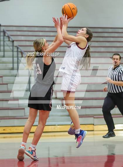 Thumbnail 1 in Viewmont vs. Jordan (Beetdigger Classic) photogallery.