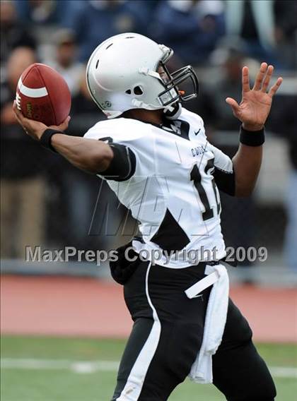 Thumbnail 3 in Harrisburg vs. Bishop McDevitt photogallery.
