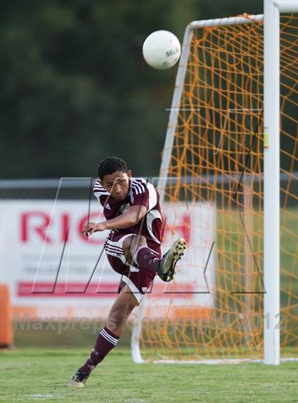 Thumbnail 2 in Marvin Ridge vs Jay M Robinson photogallery.