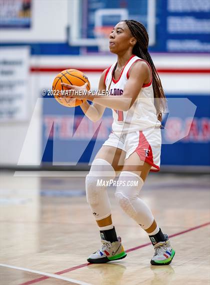 Thumbnail 1 in Seventy-First vs Terry Sanford (NCHSAA 3A - Second Round) photogallery.