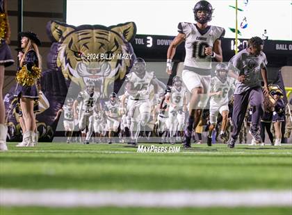 Thumbnail 1 in Conroe vs. Aldine Davis (UIL 6A Bi-District Playoff Football) photogallery.