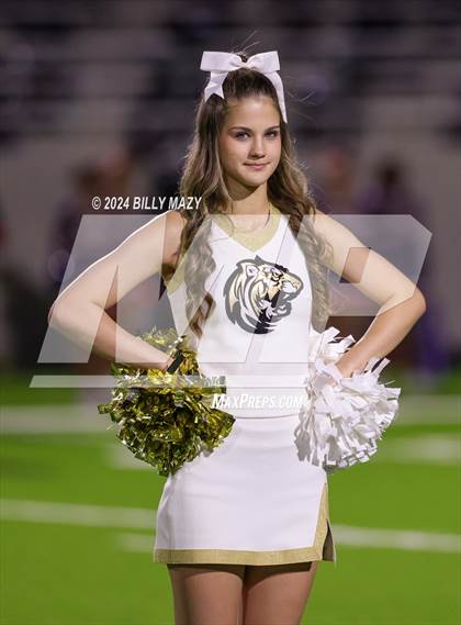 Thumbnail 2 in Conroe vs. Aldine Davis (UIL 6A Bi-District Playoff Football) photogallery.