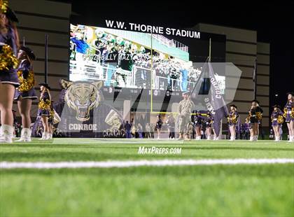 Thumbnail 3 in Conroe vs. Aldine Davis (UIL 6A Bi-District Playoff Football) photogallery.