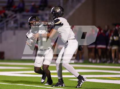 Thumbnail 1 in Conroe vs. Aldine Davis (UIL 6A Bi-District Playoff Football) photogallery.