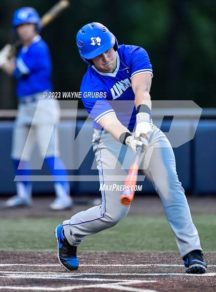 Thumbnail 1 in Lindale vs. Pleasant Grove (UIL 4A Regional Quarterfinal) photogallery.