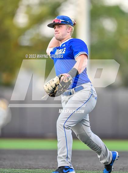 Thumbnail 2 in Lindale vs. Pleasant Grove (UIL 4A Regional Quarterfinal) photogallery.