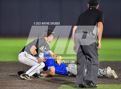 Thumbnail 1 in Lindale vs. Pleasant Grove (UIL 4A Regional Quarterfinal) photogallery.