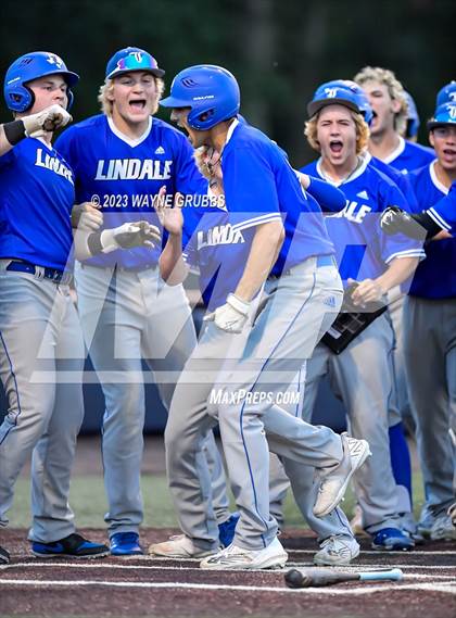 Thumbnail 3 in Lindale vs. Pleasant Grove (UIL 4A Regional Quarterfinal) photogallery.