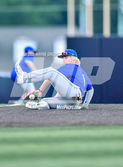 Thumbnail 3 in Lindale vs. Pleasant Grove (UIL 4A Regional Quarterfinal) photogallery.