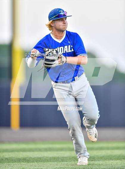 Thumbnail 1 in Lindale vs. Pleasant Grove (UIL 4A Regional Quarterfinal) photogallery.
