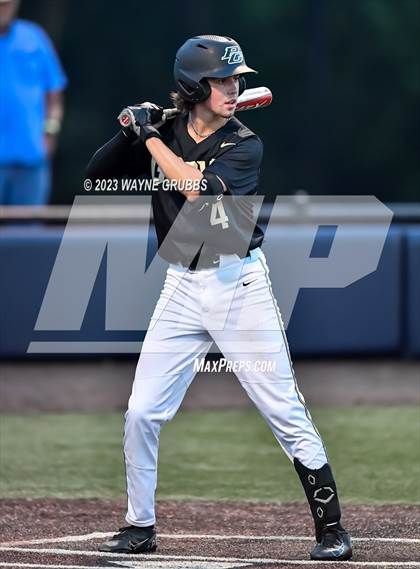 Thumbnail 1 in Lindale vs. Pleasant Grove (UIL 4A Regional Quarterfinal) photogallery.