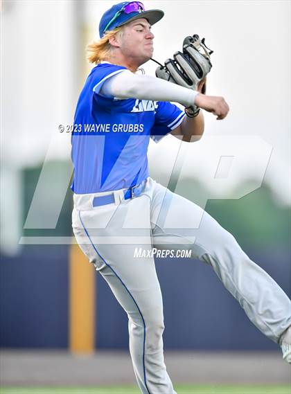 Thumbnail 2 in Lindale vs. Pleasant Grove (UIL 4A Regional Quarterfinal) photogallery.