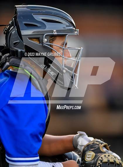 Thumbnail 1 in Lindale vs. Pleasant Grove (UIL 4A Regional Quarterfinal) photogallery.
