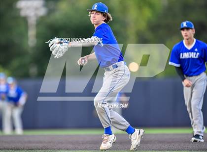 Thumbnail 2 in Lindale vs. Pleasant Grove (UIL 4A Regional Quarterfinal) photogallery.