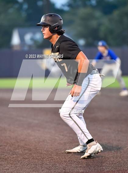 Thumbnail 1 in Lindale vs. Pleasant Grove (UIL 4A Regional Quarterfinal) photogallery.
