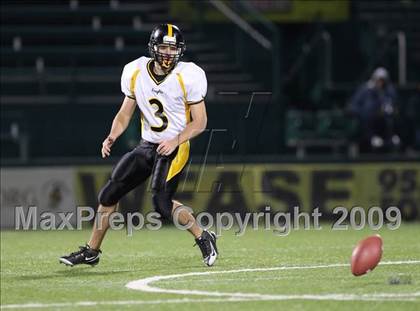 Thumbnail 2 in McQuaid vs. Aquinas (Section 5 Class A Final) photogallery.
