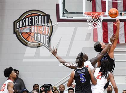 Thumbnail 2 in IMG Academy vs. Oak Hill Academy (Spalding Hoophall Classic) photogallery.
