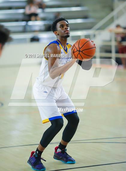 Thumbnail 2 in Oaks Christian vs Westlake photogallery.