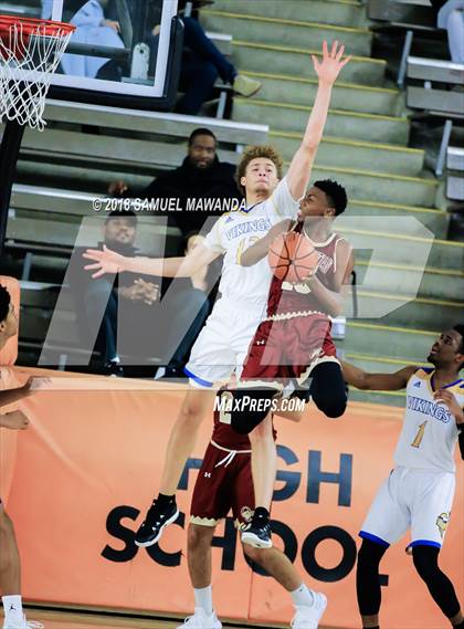 Thumbnail 1 in Oaks Christian vs Westlake photogallery.