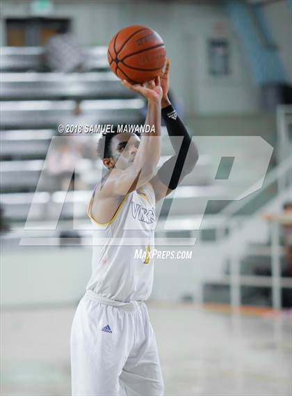 Thumbnail 1 in Oaks Christian vs Westlake photogallery.
