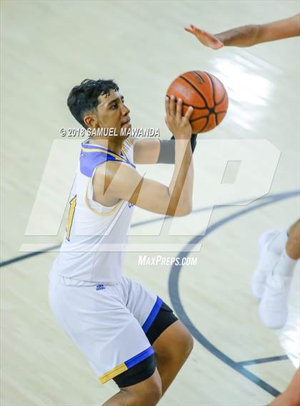 Thumbnail 3 in Oaks Christian vs Westlake photogallery.