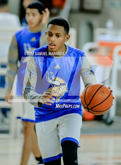 Thumbnail 2 in Oaks Christian vs Westlake photogallery.