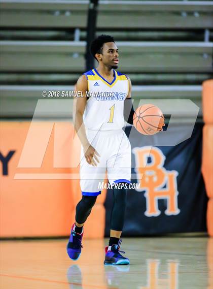 Thumbnail 2 in Oaks Christian vs Westlake photogallery.